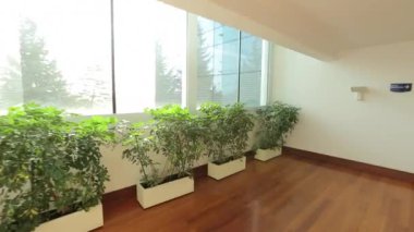 Merdiven boşluğunda office azalan