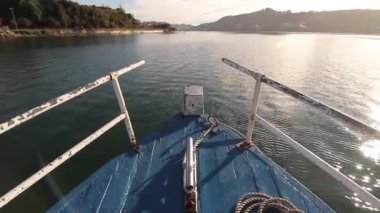 Teknede okyanus üzerinden geniş çekim Pov