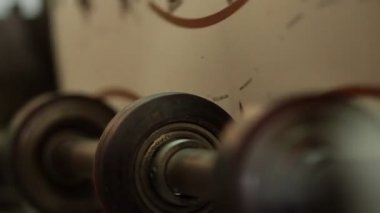 baskı makinesinde yazdırılan Etiketler