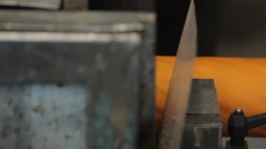 Çelik kablo besleniyor 