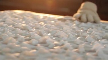 Alt tarafından denetlenen yatak kumaş