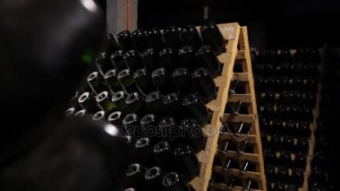 Şişe şarap mahzeni