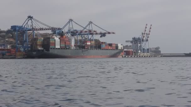 Barcos en el puerto de Valparaíso — Vídeos de Stock