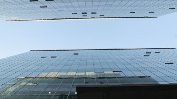 Luchtruim tussen gebouwen — Stockvideo