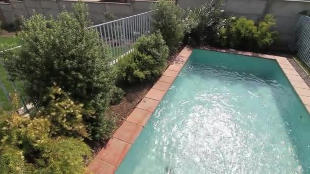 Cerca de segurança da piscina — Vídeo de Stock