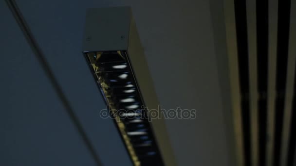 Gros plan sur le luminaire 