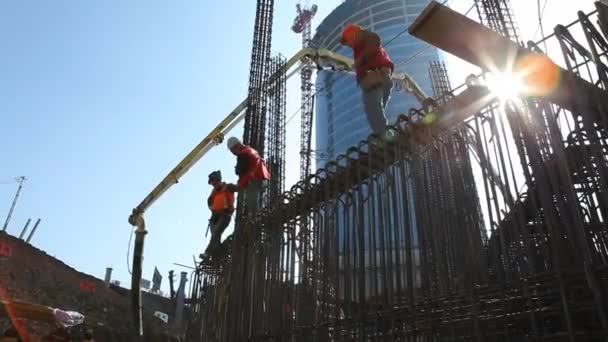 Trabajadores de la construcción — Vídeos de Stock