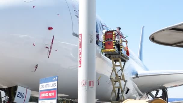 Aeropuerto pista con aviones — Vídeos de Stock