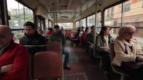 Interno del bus affollato — Video Stock