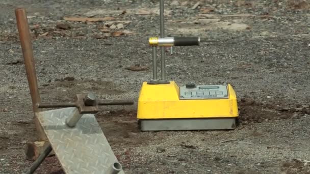 Machine to test soil density — Stock Video