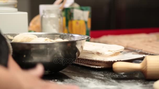 Pessoa que faz pão — Vídeo de Stock
