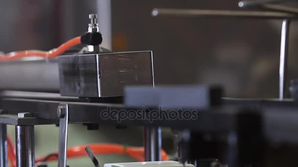 Fastfood container machine — Stockvideo