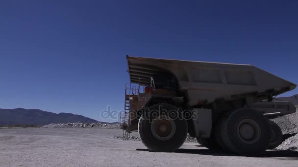 重いマイニング ダンプ トラック — ストック動画