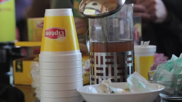 Lipton pappersmuggar — Stockvideo