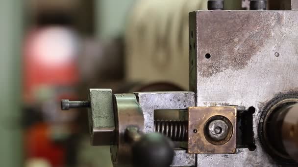 Druckerpresse in einer Fabrik. — Stockvideo