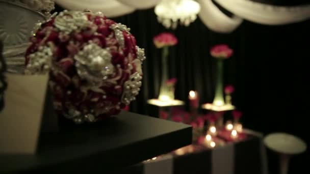 Zobrazení růže a svíčky — Stock video