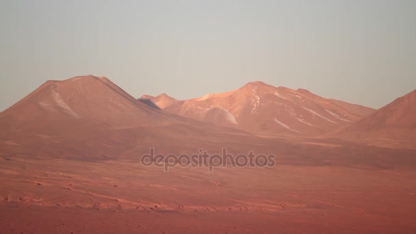 Besneeuwde bergen van de woestijn — Stockvideo