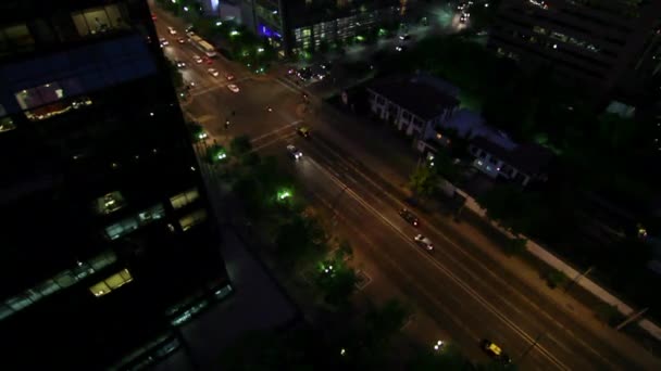 Noite esquina rua — Vídeo de Stock