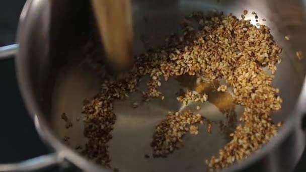 Frying roasting seeds — Stock Video