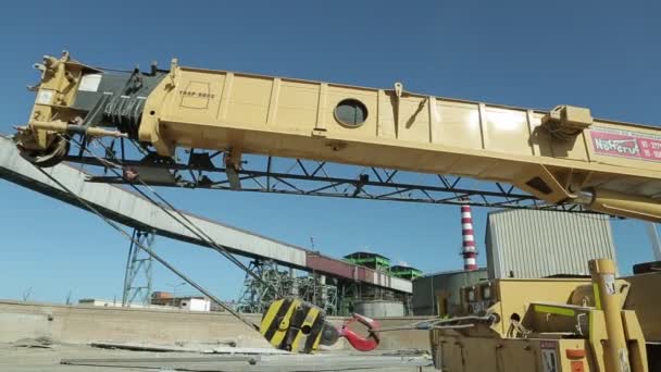 Mobiele lift kraan — Stockvideo