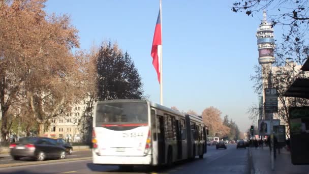 Strada trafficata a Santiago — Video Stock