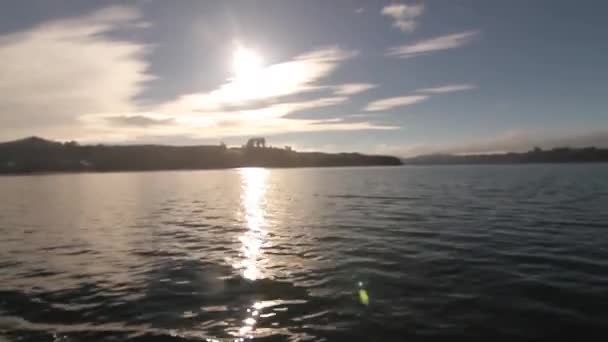 船在海洋上的宽镜头 — 图库视频影像