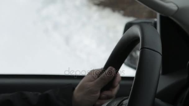 Driver 's hand in car — стоковое видео