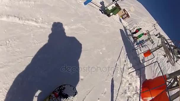 Катання на лижах вниз схил — стокове відео