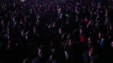 meşgul bir konserde açma ve kapatma ışıkları