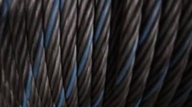 bir makaraya çelik kablo