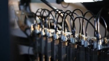 Makine yapımı bir fabrikada yaylar 