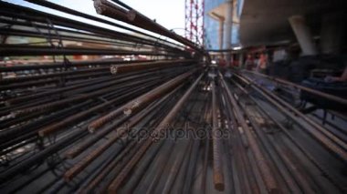 işçiler ile bina betonarme