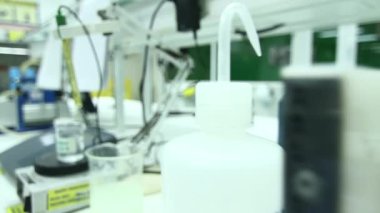 Laboratuvar Cihazları ile tablo