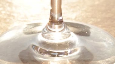 Bir bardak şarap kadar kapatın