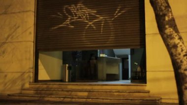 Güvenlik perde iner