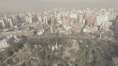 Şehir manzaralı tepe üstten