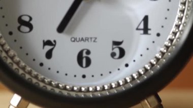 Masa saati yakın çekim