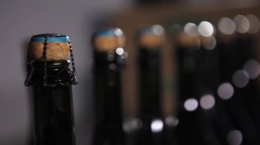 şampanya şişeleri yakın çekim
