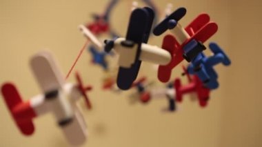 Ahşap uçak oyuncak