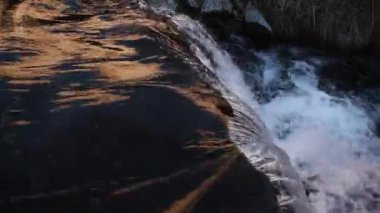 nehir köpük ile geçerli 