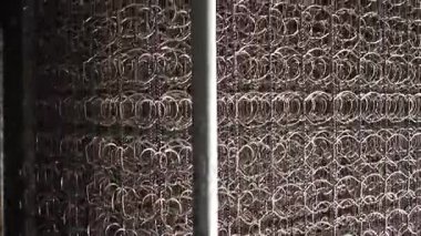 Yatak fabrikasında yaylar