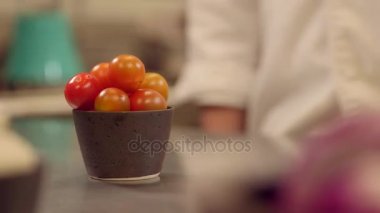 Küçük kase kiraz domates