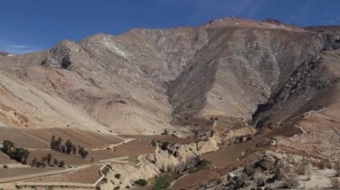 Elqui Vadisi'nde kuru dağlar