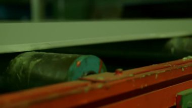 Fabrikada metal Silindirler