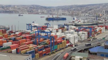 Port işyerinde Vinçler