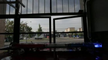 itfaiye kamyonu hareket üzerine siren ışıklar arkasından sokak