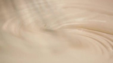 Tereyağı ile bir mikser kremalı