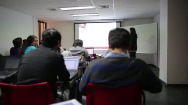 Üniversitesi sınıf arkası 