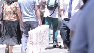 Şehir cadde kalabalık