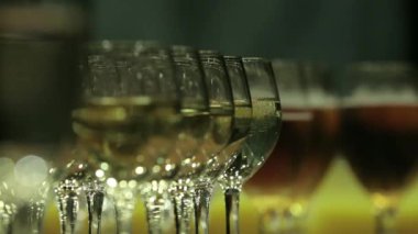 beyaz şarap gözlük